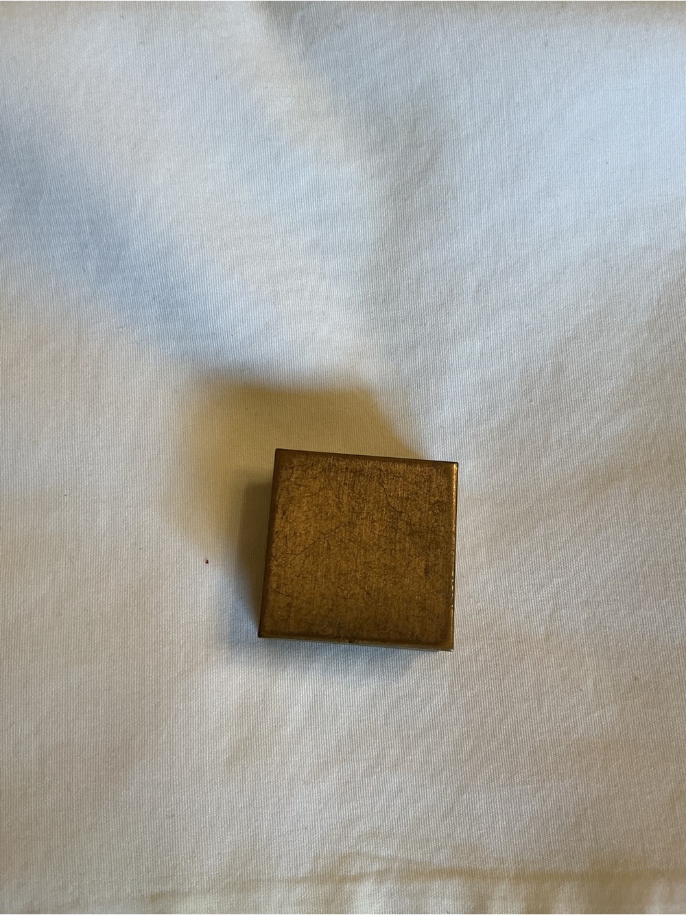 Vintage Gold-Tone Compact with Art Deco Wave Design - Picture 4 of 5